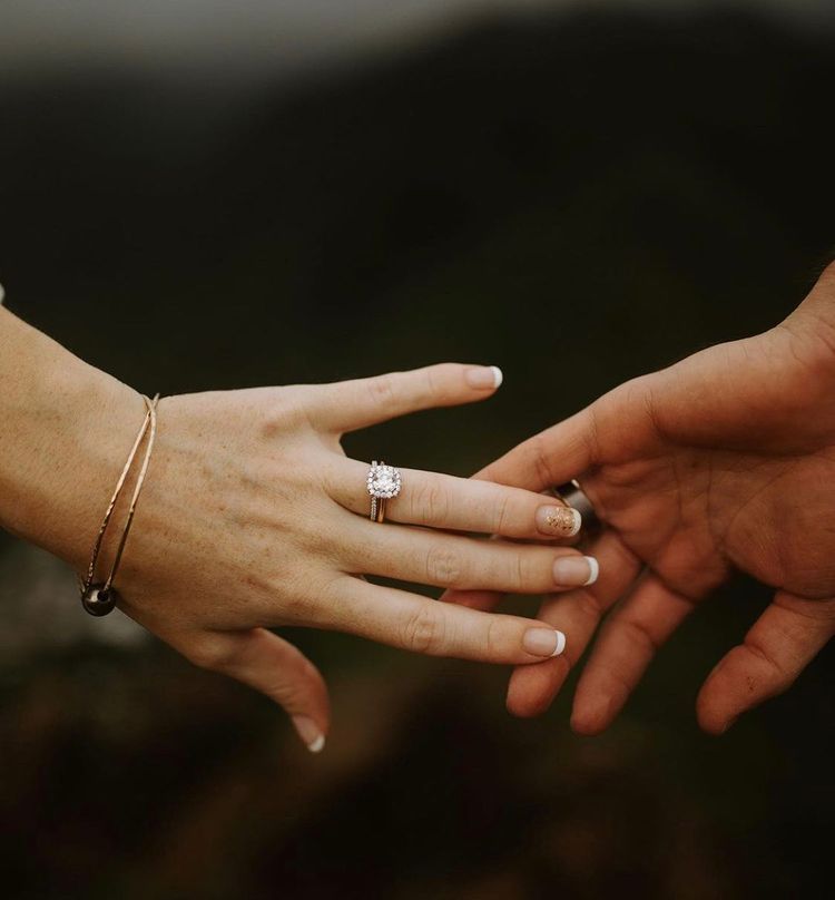 How to Buy an Engagement Ring and Where to Buy It