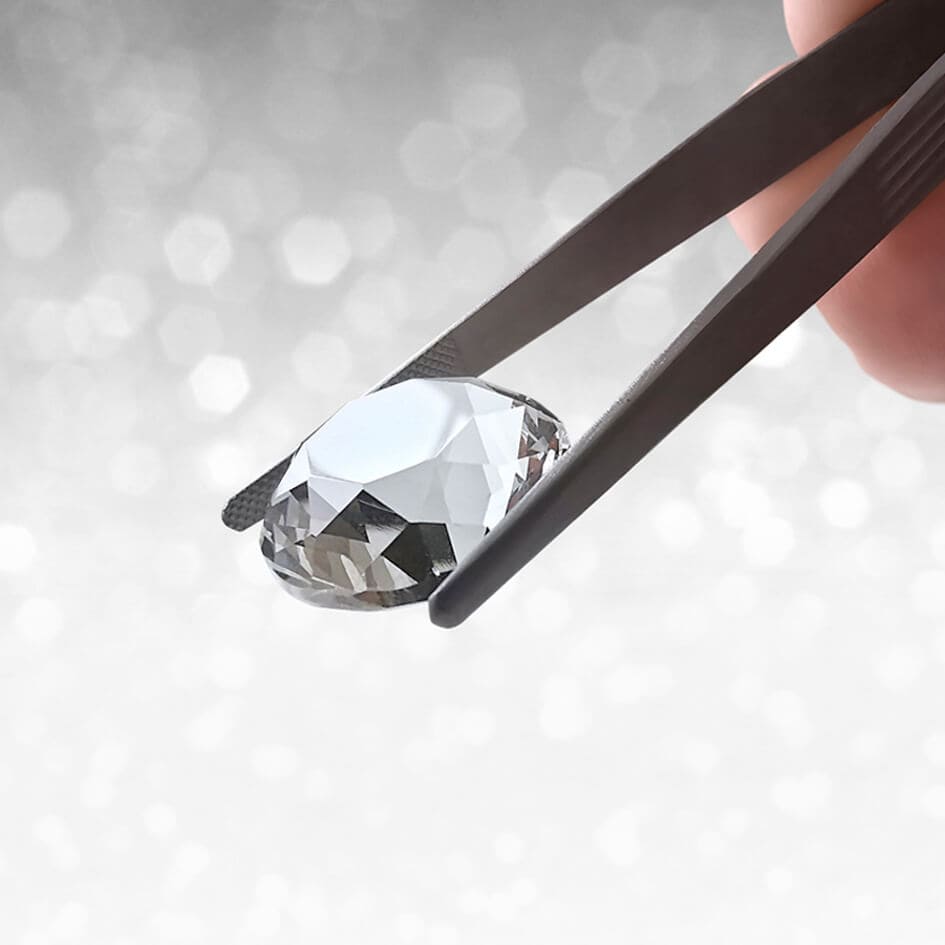 EXPERIENCE HAND-SELECTED DIAMONDS FOR YOURSELF