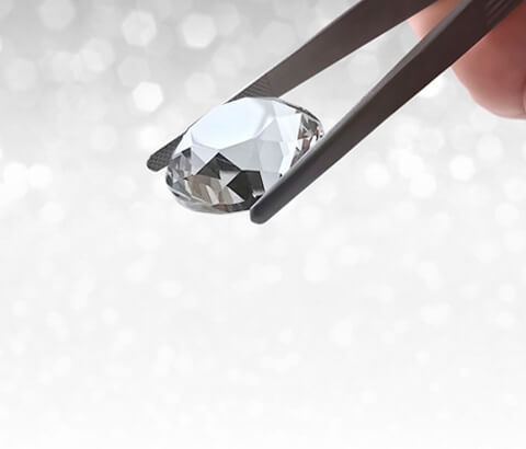 EXPERIENCE HAND-SELECTED DIAMONDS FOR YOURSELF